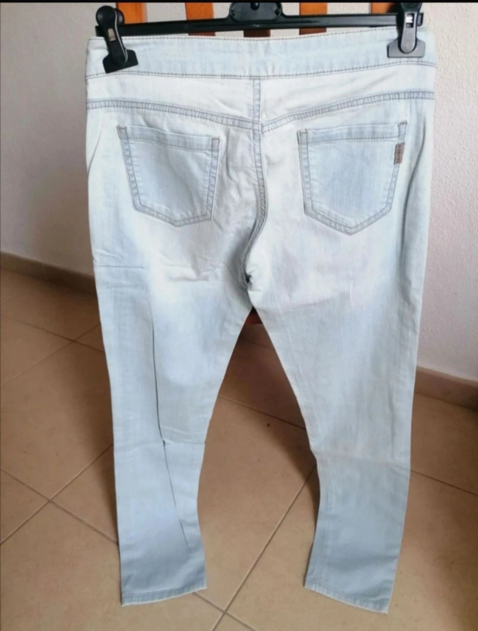 Calça jeans fina feminina da Mango – photo 2